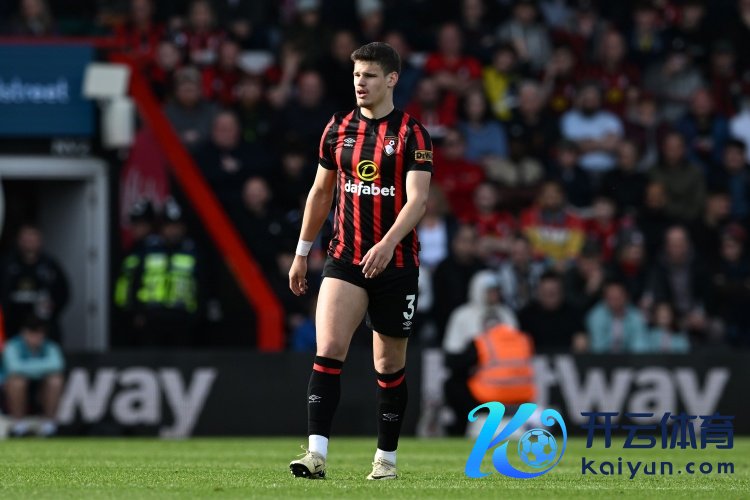 记者：利物浦正尝试引进伯恩茅斯后卫科克兹，曼联也对其专门